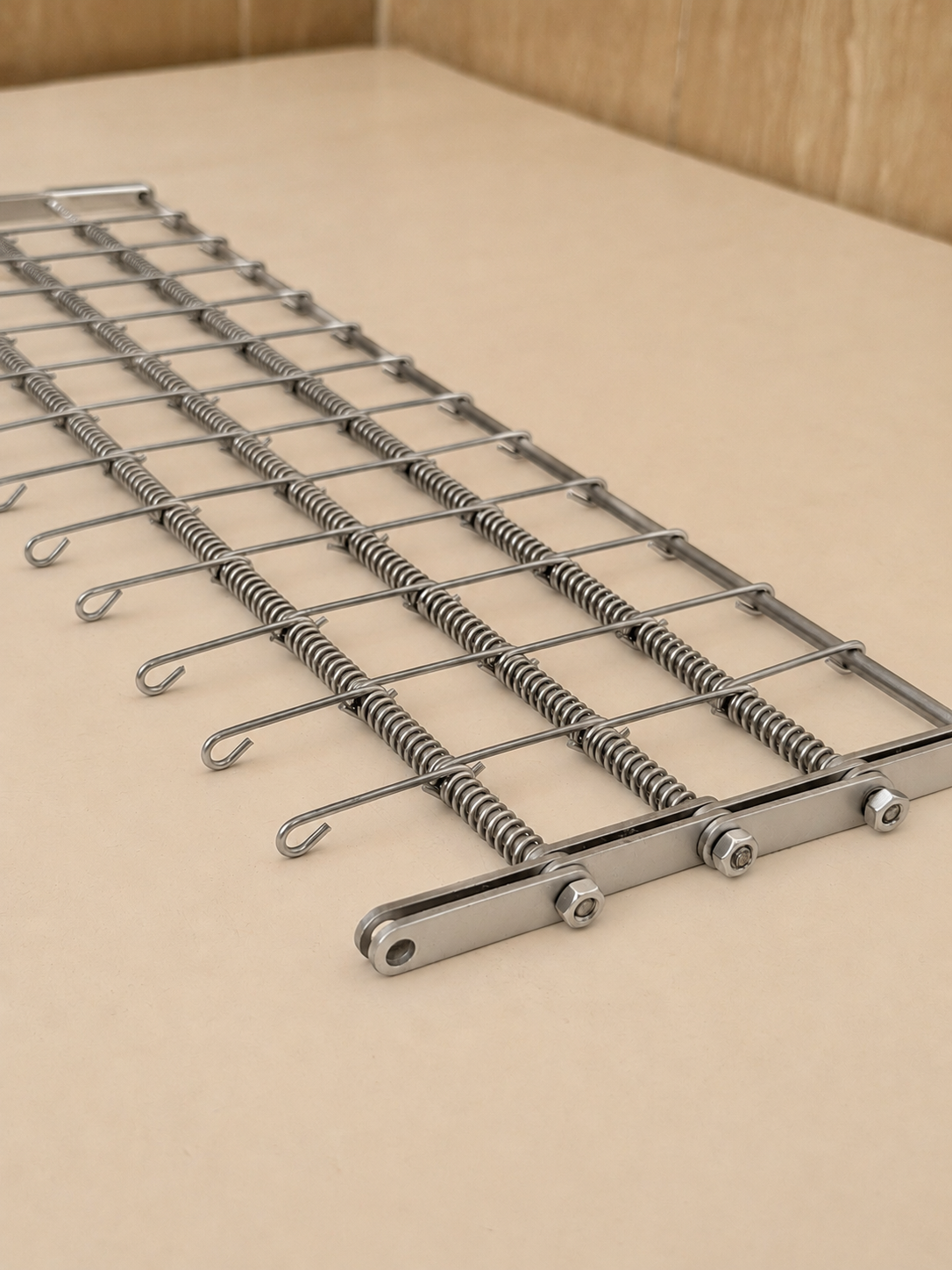 Open grid spring rod wire conveyor belt with side bars